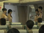 穿內衣的日本空姐 貼身為你服務